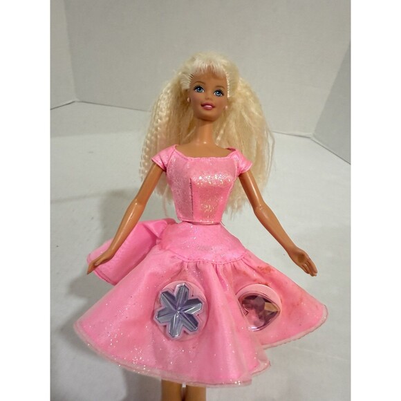 Vintage 1997 twirlin Barbie. Skirt has pods of lip, cheek and eye makeup. - Picture 11 of 16